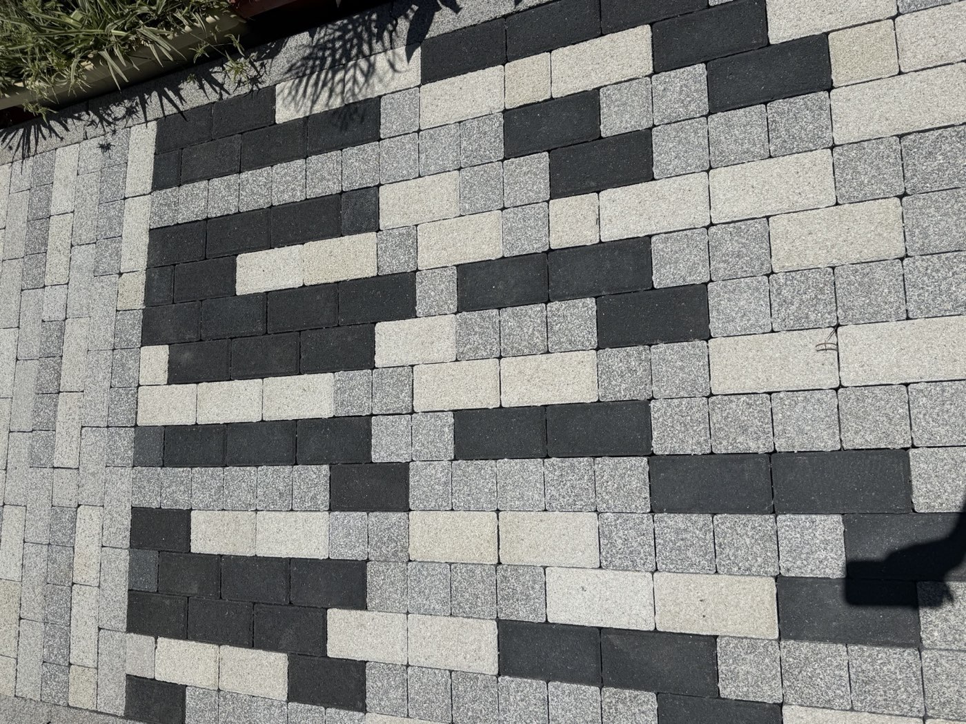 Contrasting paver layout